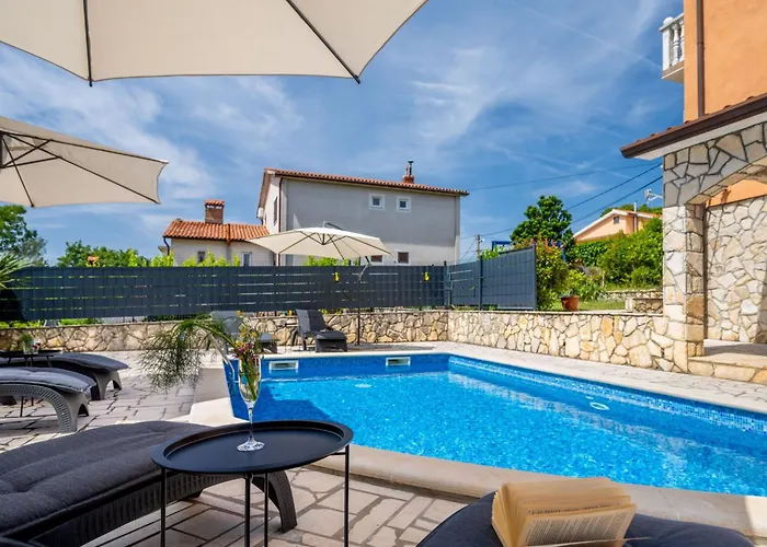 Apartman Fortuna 2 By Interhome Vinez